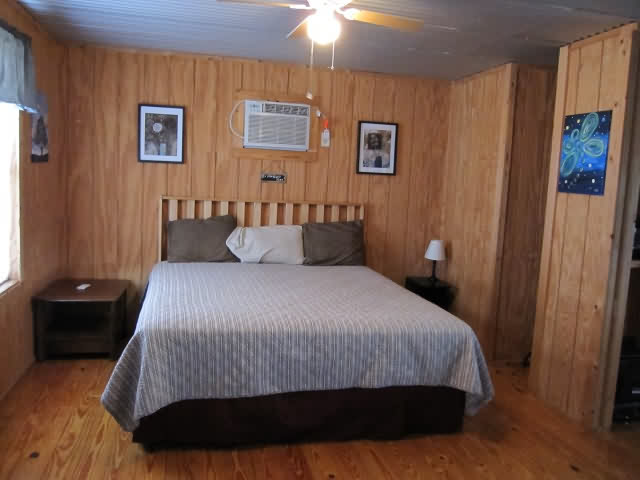 Cabin 4 (Studio) 1 King size, 2 twin beds, sleeps up to 4.